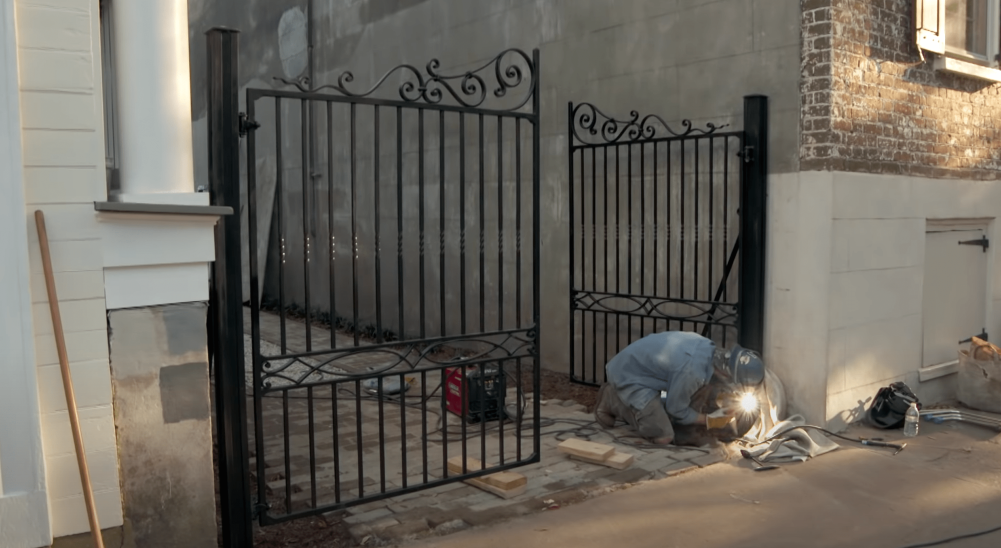 Custom Iron Gates Ultimate Guide to Aesthetics, Security, and Maintenance