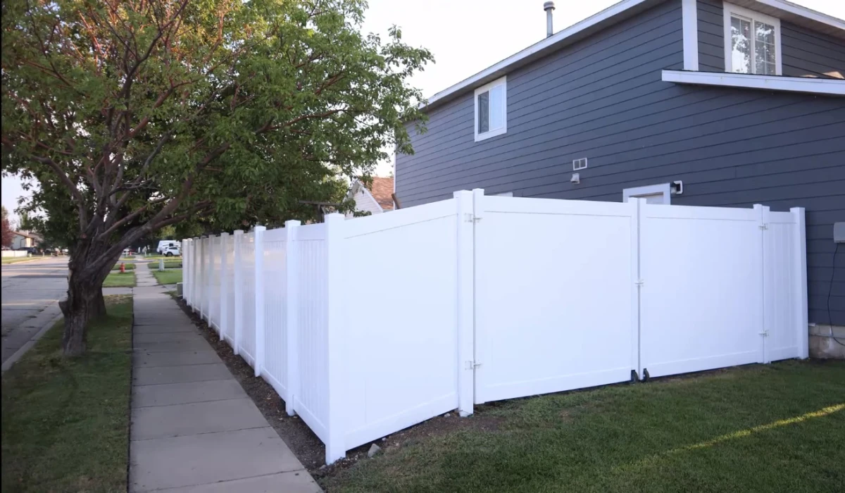vinyl fencing after